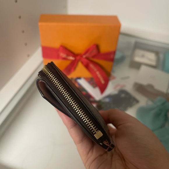 Louis Vuitton Recto Verso Card Holder - Picture 10 of 17